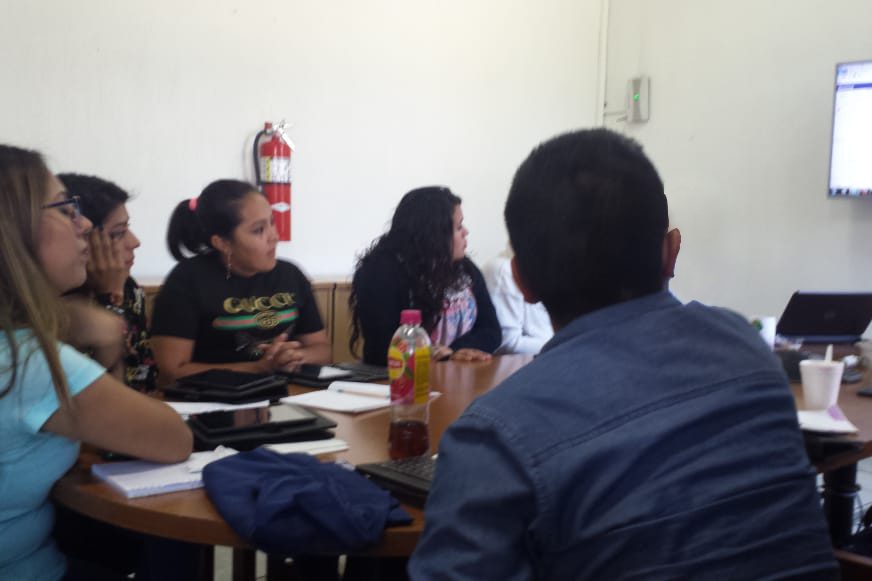 Capacitación impartida por Duble Estudio a un equipo en sala